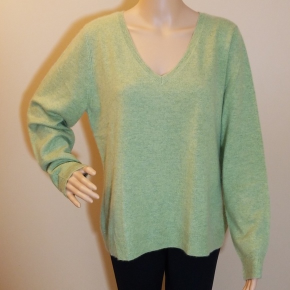 Jaclyn Smith Sweaters - 100% Smart Cashmere Sweater. Green V-Neck. Sz XL.